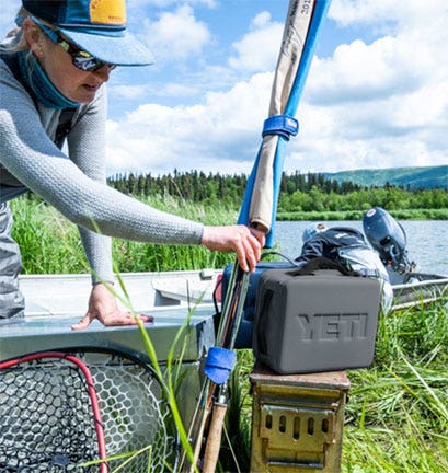 YETI DAYTRIP LUNCH BOX IN USE