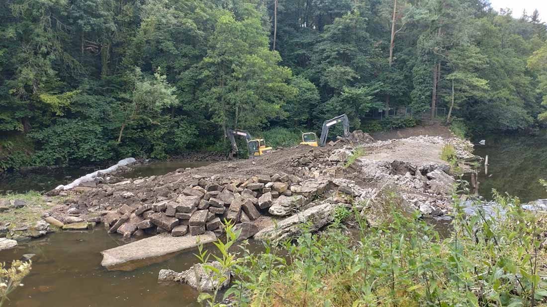 Removing a very large weir on the River Nidd Removing a very large weir on the River Nidd